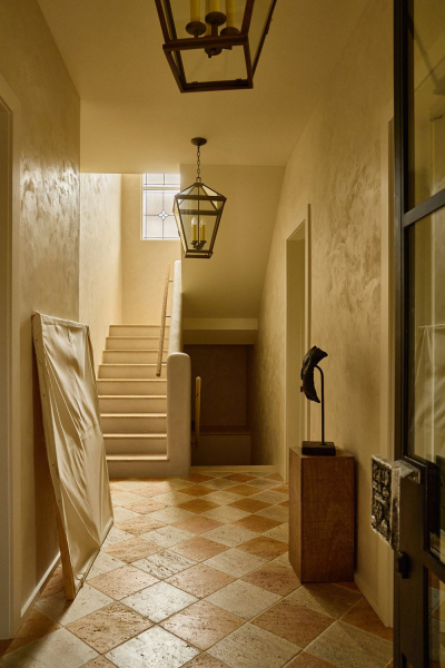 Испанское влияние и экзотические растения в дизайне виллы декоратора в Сиднее