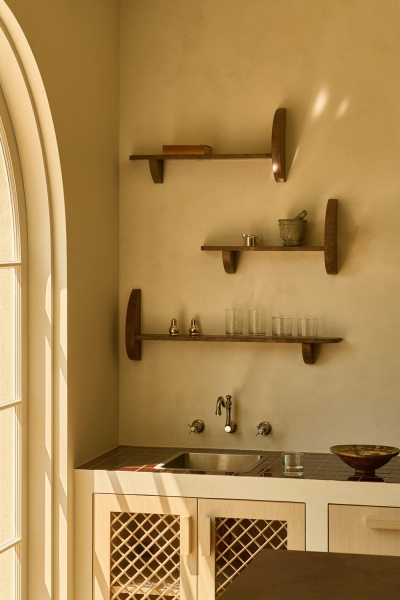 Испанское влияние и экзотические растения в дизайне виллы декоратора в Сиднее