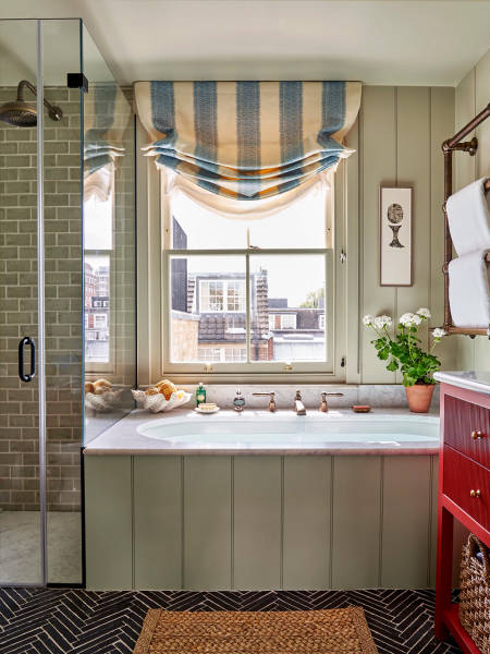 Яркие краски вернули к жизни этот старинный таунхаус в Лондоне Яркие краски вернули к жизни этот старинный таунхаус в Лондоне