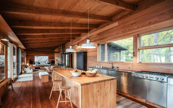 Красота и уют натурального дерева в дизайне дома у озера в Канаде Красота и уют натурального дерева в дизайне дома у озера в Канаде
