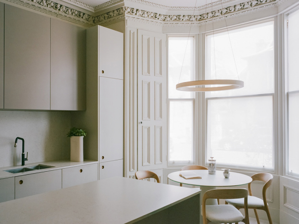 Минимализм с лепниной: дом в Эдинбурге