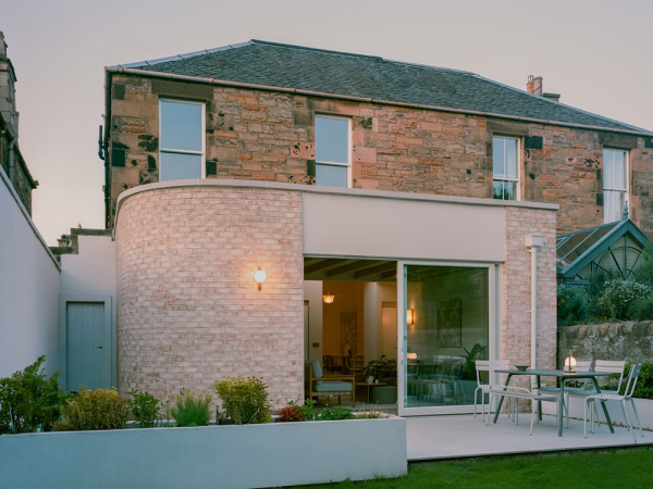 Минимализм с лепниной: дом в Эдинбурге