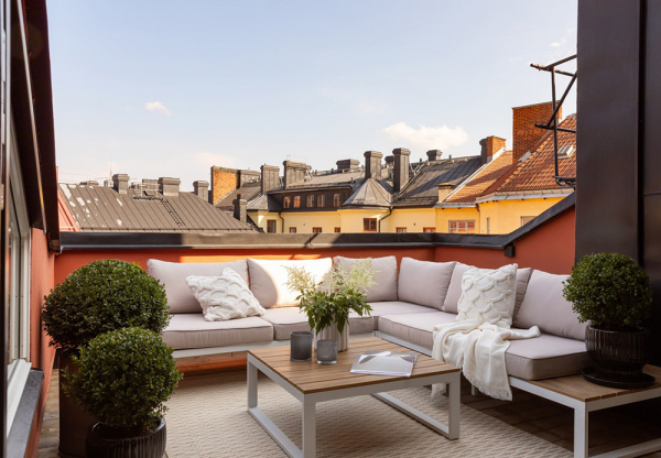 Мягкий минимализм под крышей: мансардная квартира в Стокгольме