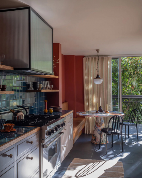 Наглядное пособие по стилю mid century : дом в Лос-Анджелесе