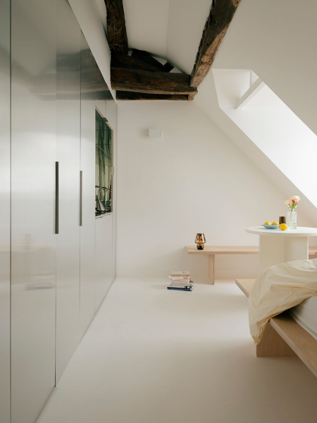 Невероятно маленькая квартира на чердаке в Париже (18 кв. м)