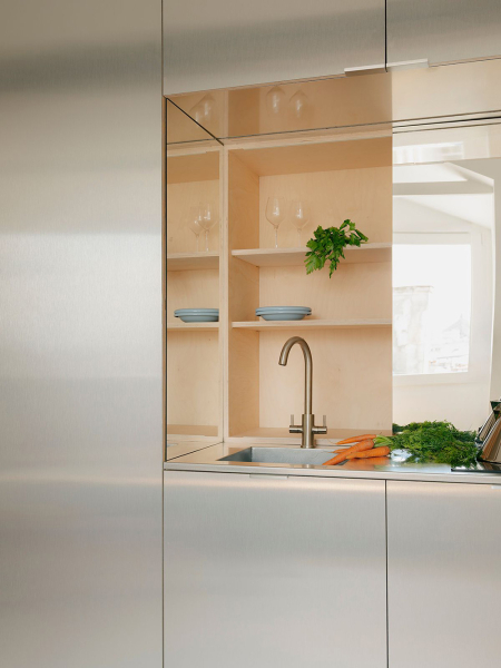 Невероятно маленькая квартира на чердаке в Париже (18 кв. м)