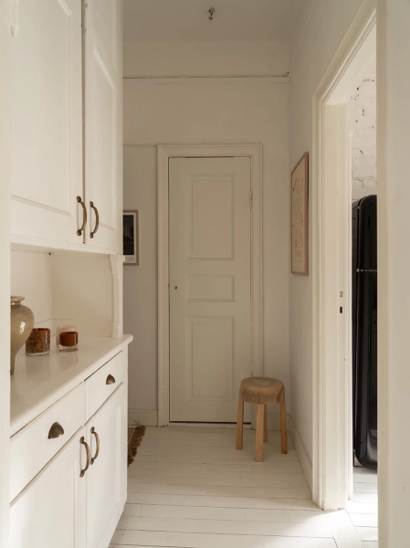 Скандинавский бохо: небольшая квартира с кирпичной стеной в Гетеборге (55 кв. м) Скандинавский бохо: небольшая квартира с кирпичной стеной в Гетеборге (55 кв. м)