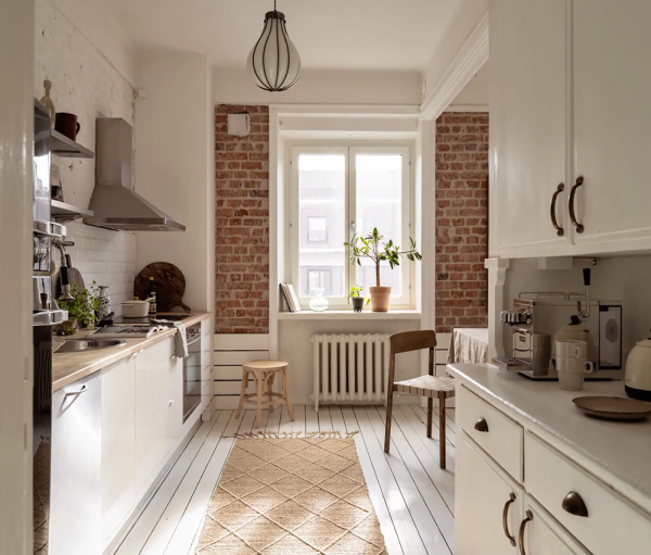 Скандинавский бохо: небольшая квартира с кирпичной стеной в Гетеборге (55 кв. м) Скандинавский бохо: небольшая квартира с кирпичной стеной в Гетеборге (55 кв. м)