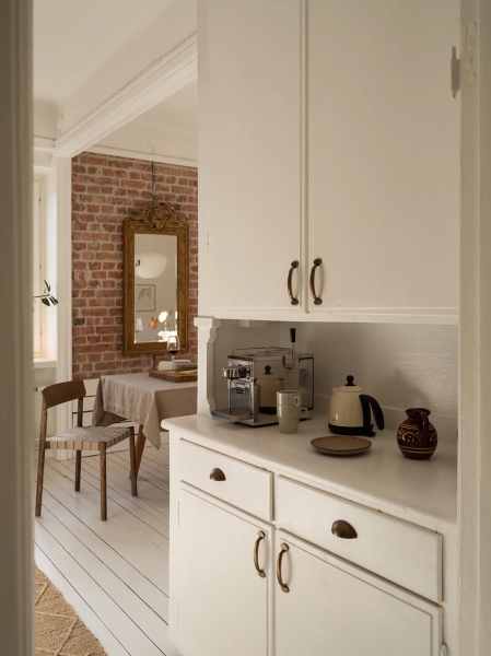 Скандинавский бохо: небольшая квартира с кирпичной стеной в Гетеборге (55 кв. м) Скандинавский бохо: небольшая квартира с кирпичной стеной в Гетеборге (55 кв. м)