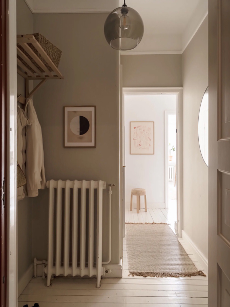 Скандинавский бохо: небольшая квартира с кирпичной стеной в Гетеборге (55 кв. м) Скандинавский бохо: небольшая квартира с кирпичной стеной в Гетеборге (55 кв. м)