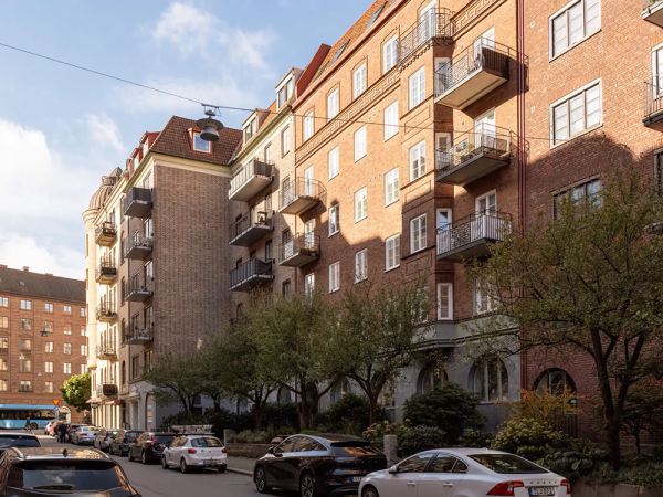 Скандинавский бохо: небольшая квартира с кирпичной стеной в Гетеборге (55 кв. м) Скандинавский бохо: небольшая квартира с кирпичной стеной в Гетеборге (55 кв. м)