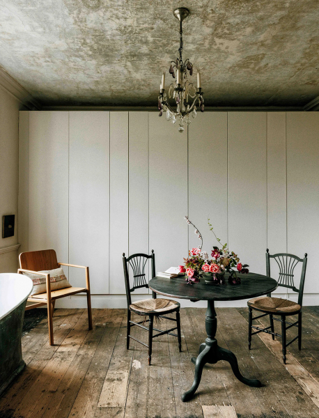 Спокойный и умиротворяющий интерьер старинного дома дизайнера красок в Бате Спокойный и умиротворяющий интерьер старинного дома дизайнера красок в Бате