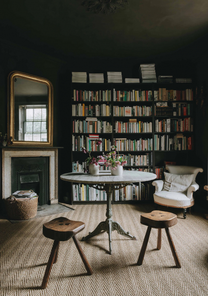 Спокойный и умиротворяющий интерьер старинного дома дизайнера красок в Бате Спокойный и умиротворяющий интерьер старинного дома дизайнера красок в Бате