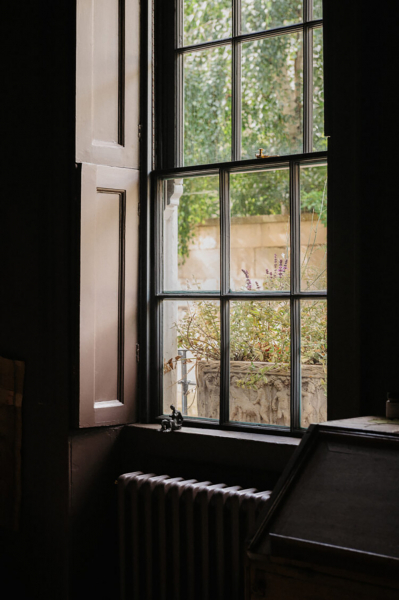 Спокойный и умиротворяющий интерьер старинного дома дизайнера красок в Бате Спокойный и умиротворяющий интерьер старинного дома дизайнера красок в Бате