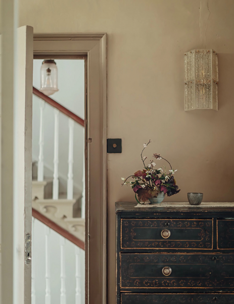 Спокойный и умиротворяющий интерьер старинного дома дизайнера красок в Бате Спокойный и умиротворяющий интерьер старинного дома дизайнера красок в Бате