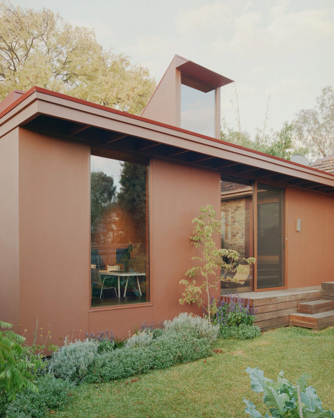 Стильный дизайн и перепад уровней пола: обновление старого бунгало в Мельбурне Стильный дизайн и перепад уровней пола: обновление старого бунгало в Мельбурне