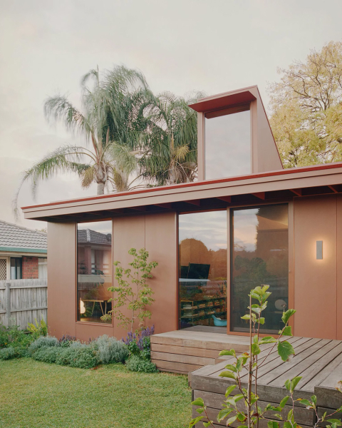 Стильный дизайн и перепад уровней пола: обновление старого бунгало в Мельбурне Стильный дизайн и перепад уровней пола: обновление старого бунгало в Мельбурне