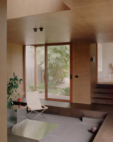 Стильный дизайн и перепад уровней пола: обновление старого бунгало в Мельбурне Стильный дизайн и перепад уровней пола: обновление старого бунгало в Мельбурне