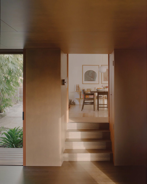 Стильный дизайн и перепад уровней пола: обновление старого бунгало в Мельбурне Стильный дизайн и перепад уровней пола: обновление старого бунгало в Мельбурне