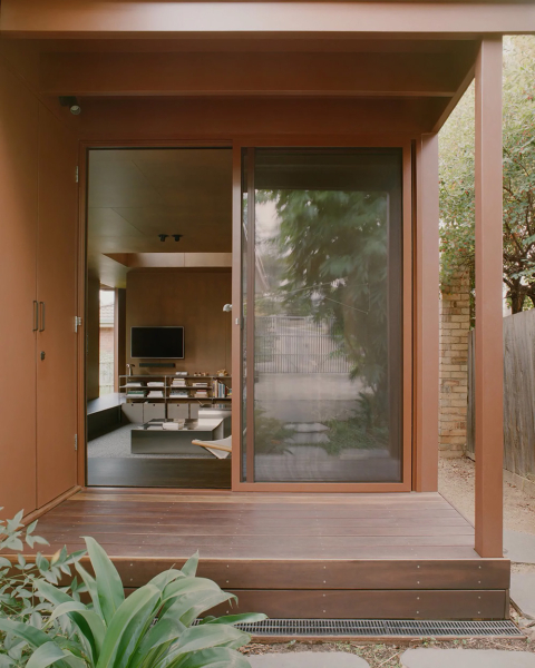 Стильный дизайн и перепад уровней пола: обновление старого бунгало в Мельбурне Стильный дизайн и перепад уровней пола: обновление старого бунгало в Мельбурне