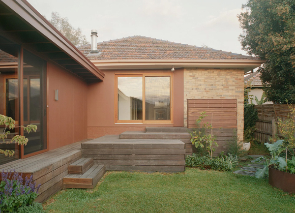 Стильный дизайн и перепад уровней пола: обновление старого бунгало в Мельбурне Стильный дизайн и перепад уровней пола: обновление старого бунгало в Мельбурне