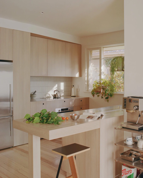 Стильный дизайн и перепад уровней пола: обновление старого бунгало в Мельбурне Стильный дизайн и перепад уровней пола: обновление старого бунгало в Мельбурне