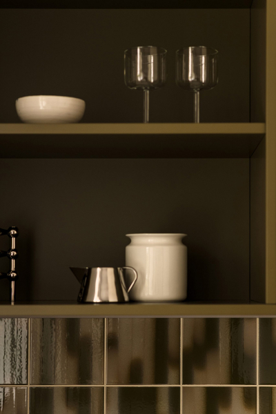 Строгий элегантный дизайн небольшой квартиры в модернистском доме в Варшаве (55 кв. м)