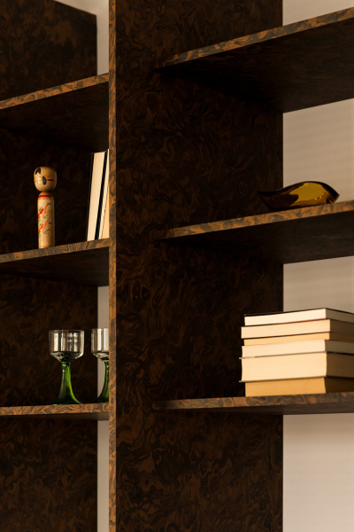 Строгий элегантный дизайн небольшой квартиры в модернистском доме в Варшаве (55 кв. м)