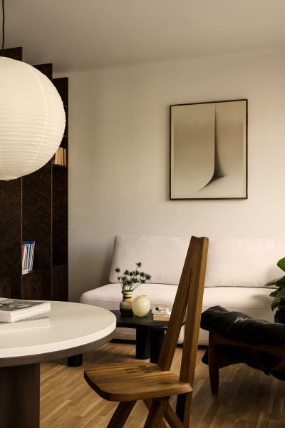 Строгий элегантный дизайн небольшой квартиры в модернистском доме в Варшаве (55 кв. м)