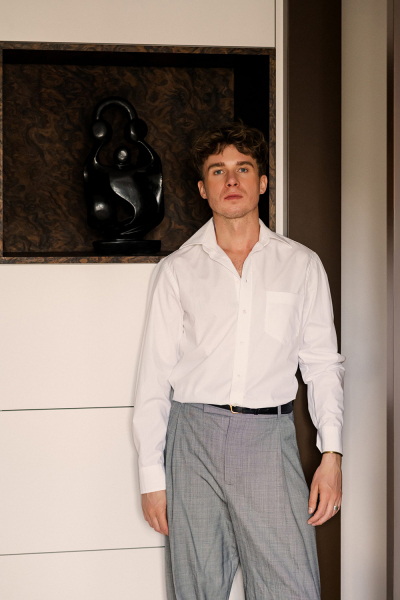 Строгий элегантный дизайн небольшой квартиры в модернистском доме в Варшаве (55 кв. м)