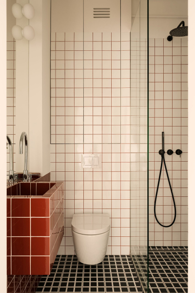 Строгий элегантный дизайн небольшой квартиры в модернистском доме в Варшаве (55 кв. м)