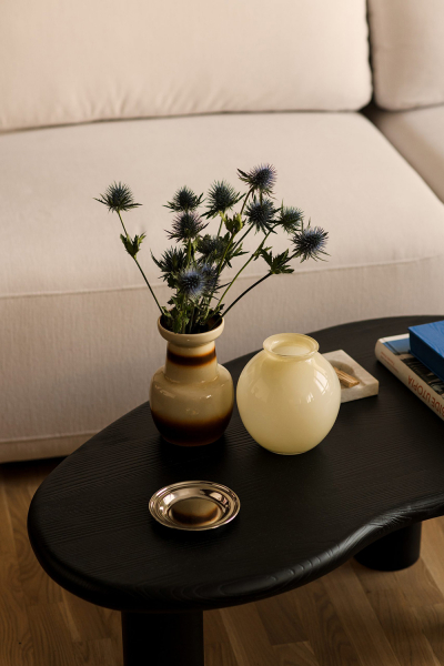 Строгий элегантный дизайн небольшой квартиры в модернистском доме в Варшаве (55 кв. м)