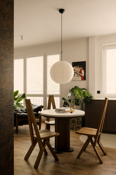 Строгий элегантный дизайн небольшой квартиры в модернистском доме в Варшаве (55 кв. м)