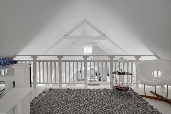 Светлая дача на месте конюшни 19 века в Швеции