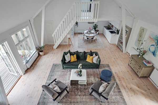 Светлая дача на месте конюшни 19 века в Швеции