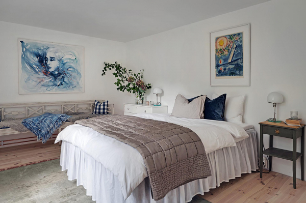 Светлая дача на месте конюшни 19 века в Швеции