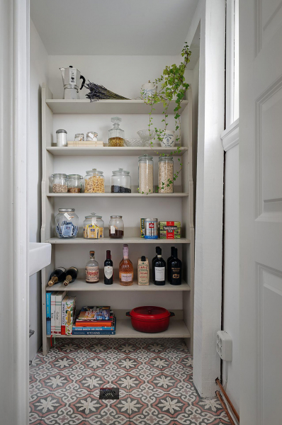 Светлая дача на месте конюшни 19 века в Швеции