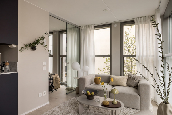 У всех на виду: маленькая квартира со стеклянными стенами в Стокгольме (34 кв. м)