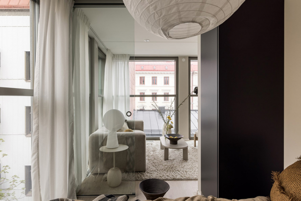 У всех на виду: маленькая квартира со стеклянными стенами в Стокгольме (34 кв. м)