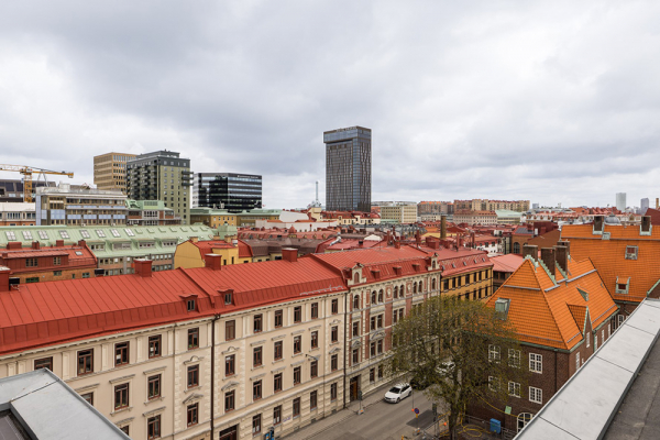 У всех на виду: маленькая квартира со стеклянными стенами в Стокгольме (34 кв. м)