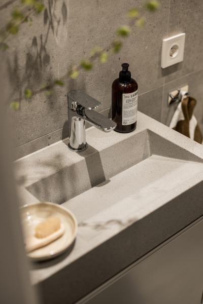 У всех на виду: маленькая квартира со стеклянными стенами в Стокгольме (34 кв. м)