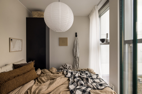 У всех на виду: маленькая квартира со стеклянными стенами в Стокгольме (34 кв. м)