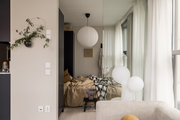 У всех на виду: маленькая квартира со стеклянными стенами в Стокгольме (34 кв. м)