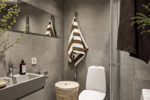 У всех на виду: маленькая квартира со стеклянными стенами в Стокгольме (34 кв. м)