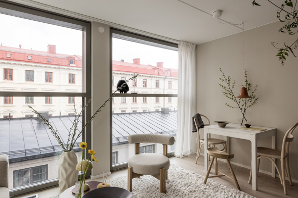 У всех на виду: маленькая квартира со стеклянными стенами в Стокгольме (34 кв. м)