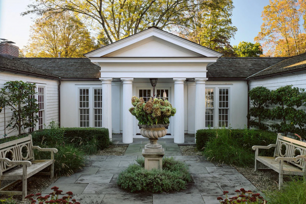 Уютные интерьеры дома в стиле греческого возрождения в тихом пригороде Нью-Йорка Уютные интерьеры дома в стиле греческого возрождения в тихом пригороде Нью-Йорка
