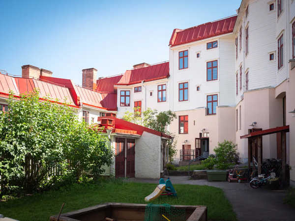 Залитая солнцем квартира в Швеции с ярким декором и кантри нотками Залитая солнцем квартира в Швеции с ярким декором и кантри нотками