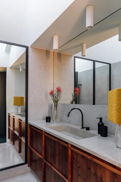 Атмосферный интерьер с искусством: уникальная квартира в Лиссабоне Атмосферный интерьер с искусством: уникальная квартира в Лиссабоне