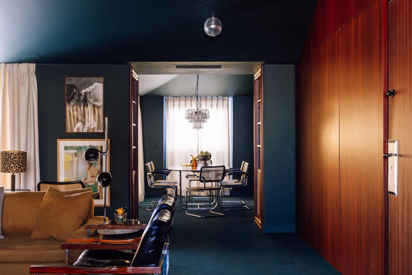 Атмосферный интерьер с искусством: уникальная квартира в Лиссабоне Атмосферный интерьер с искусством: уникальная квартира в Лиссабоне