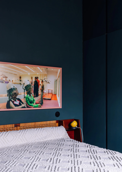 Атмосферный интерьер с искусством: уникальная квартира в Лиссабоне Атмосферный интерьер с искусством: уникальная квартира в Лиссабоне